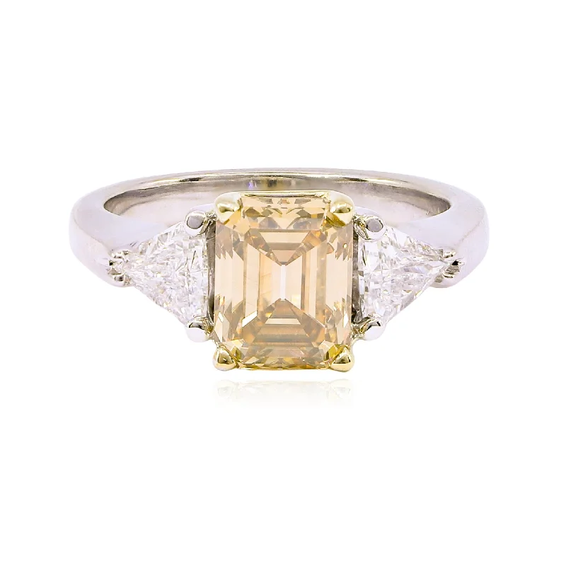 Rings with coral stones for vibrant pop -ESTATE 18K YELLOW GOLD WHITE GOLD FANCY BROWN EMERALD-CUT DIAMOND THREE STONE RING - 2.61CTW