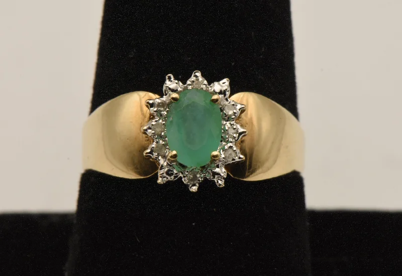 Rings with smoky quartz for muted elegance -Vintage 10k Gold Emerald and Diamonds Halo Ring - Size 8.75