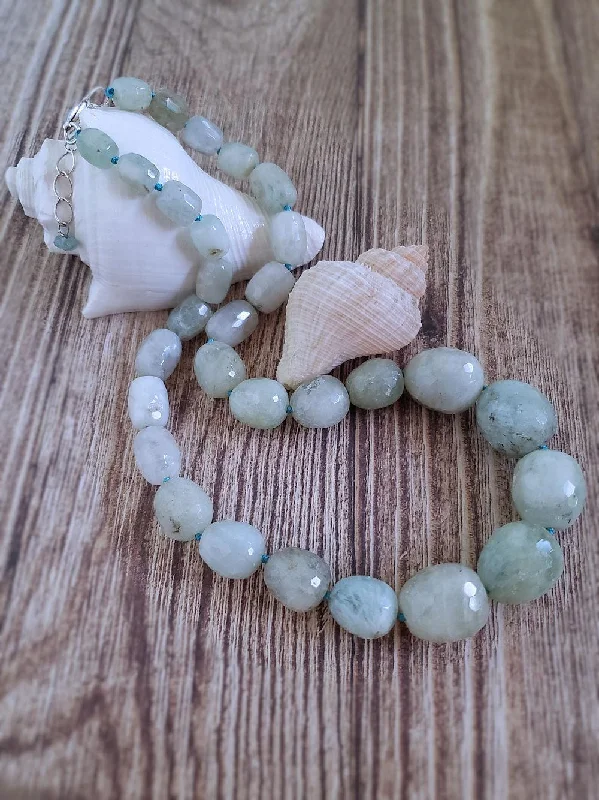 Best necklaces and pendants with glowing moonstone for an ethereal glow-Layered chain necklaces for chic layering -Green Aquamarine Necklace with Barrel Beads