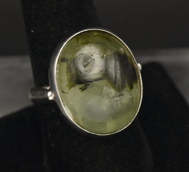 Rings with sleek black agate for edge -Vintage Epidote in Prehnite Sterling Silver Ring - Size 8.5