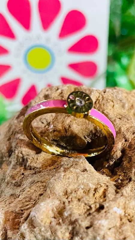 Rings with peacock ore for iridescent glow -Karola Ring Sortija Esmaltada Pink