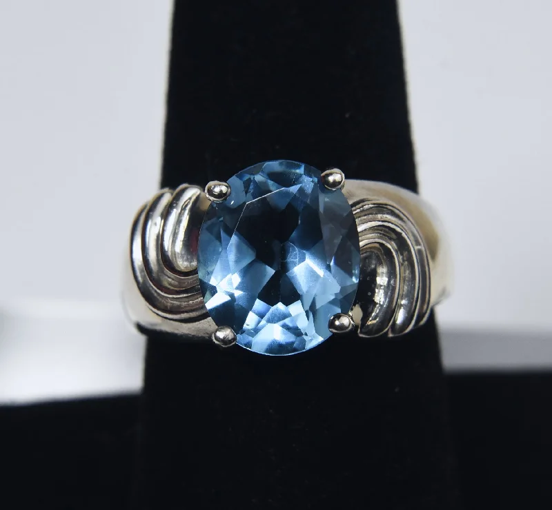 Rings with birthstone clusters for personalization -Sterling Silver Blue Topaz Ribbed Modern Design Ring - Size 8