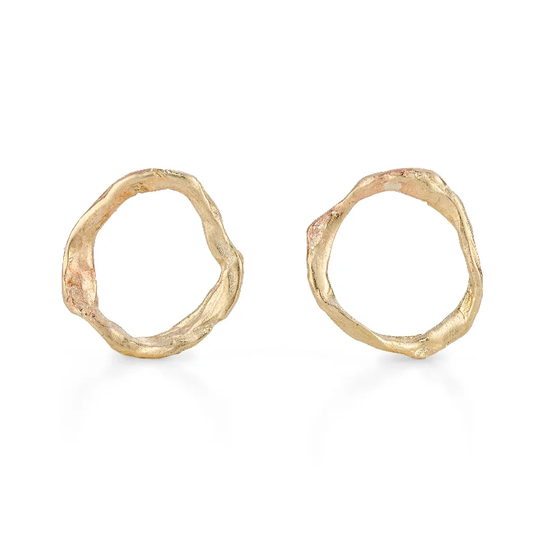 Hoop earrings with textured finishes for a vintage and classic style-Pebble Circle Studs 9ct Gold